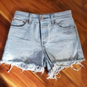 Levi's Light Wash Cutoff Shorts 25